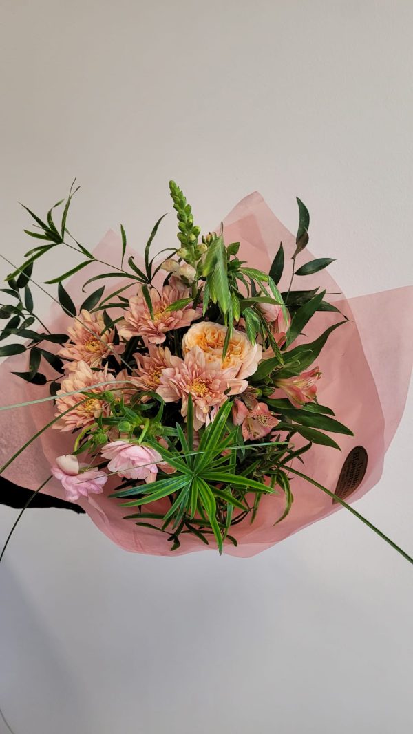 Floristen skapar aprikos,rosa - Image 2